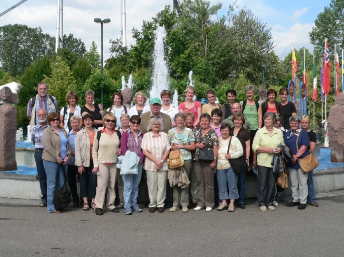 Gruppenfoto vor dem Europa Park